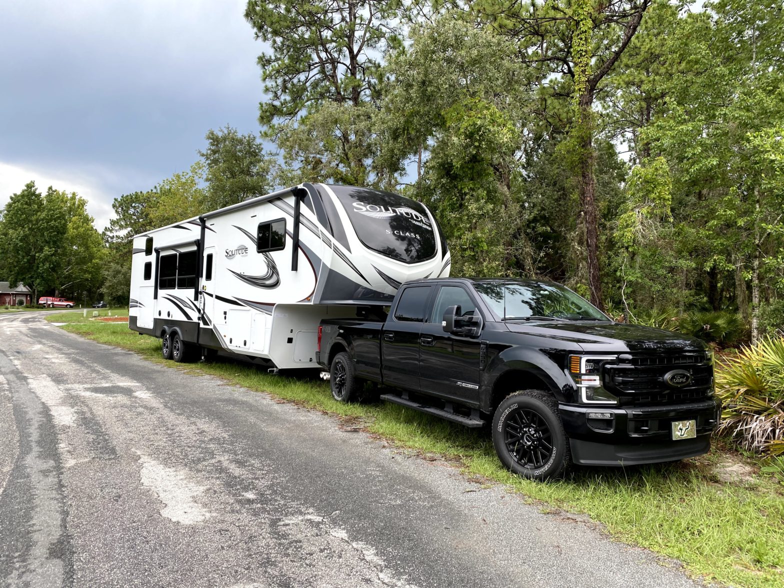 1 Ton truck with 5th wheel